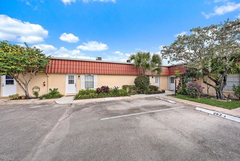 Photo of 292 Cape Cod Circle #B, Lake Worth, FL 33467 (MLS # R11159100)