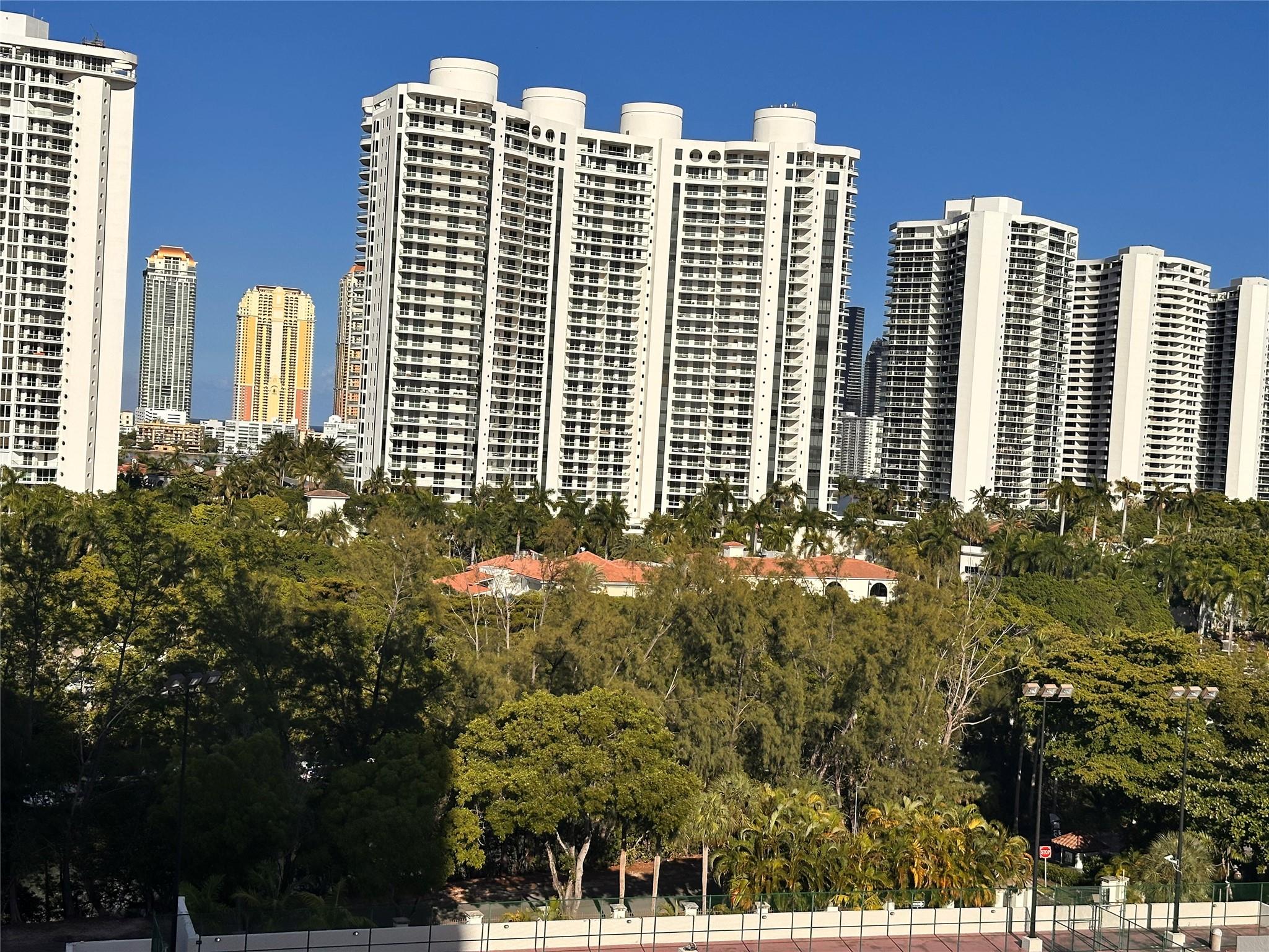BISCAYNE COVE - Residential
