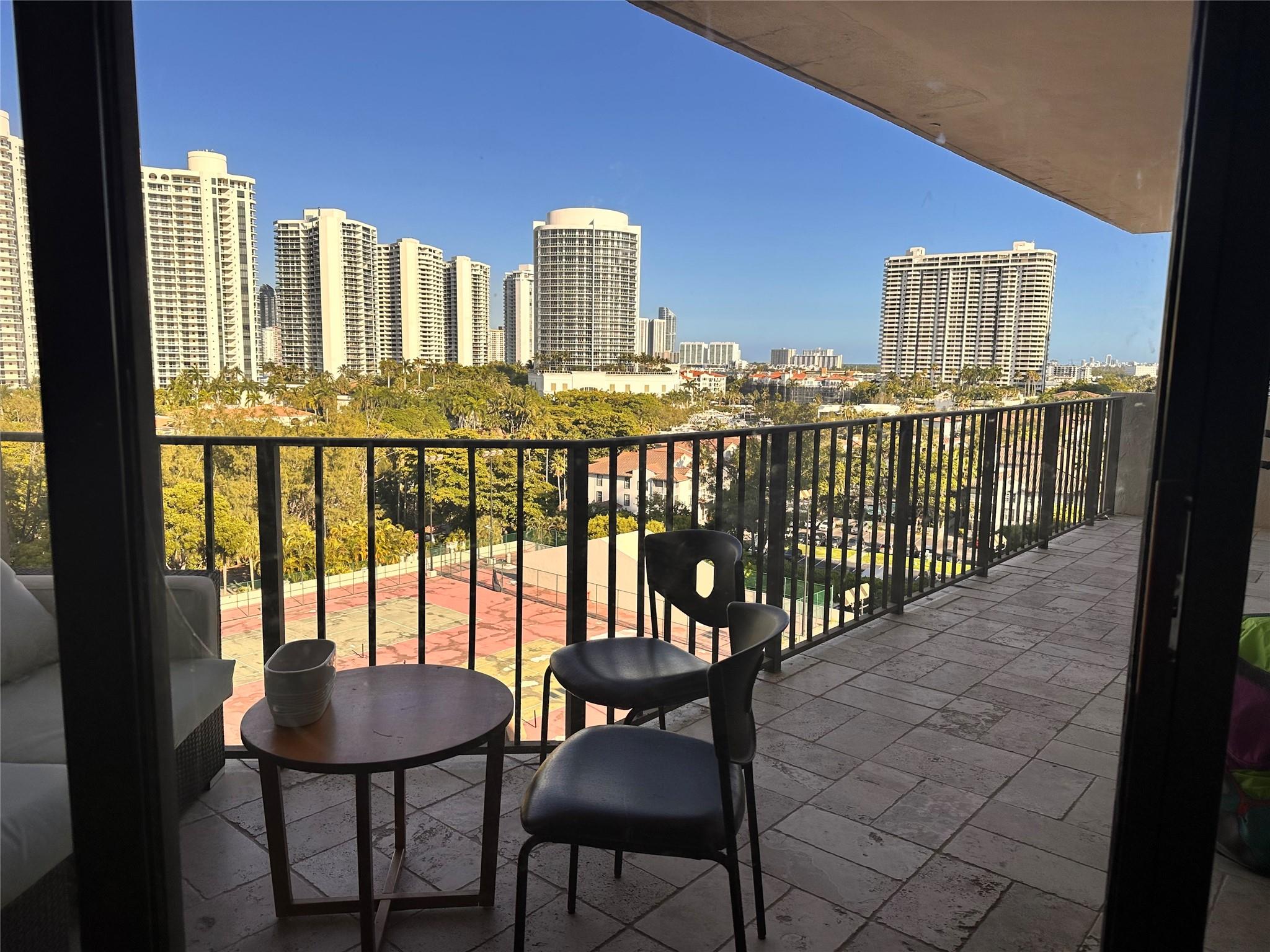 BISCAYNE COVE - Residential