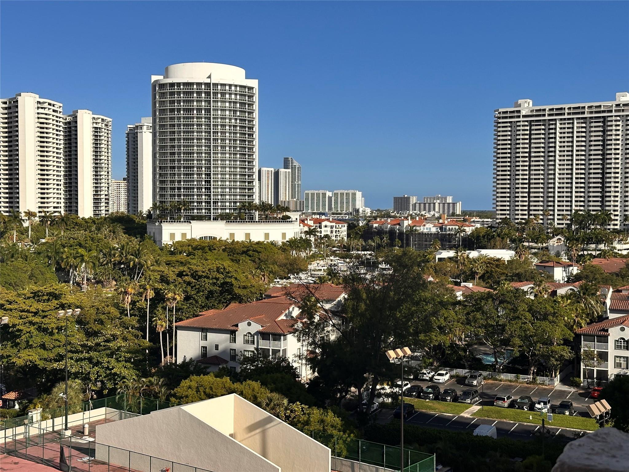 BISCAYNE COVE - Residential