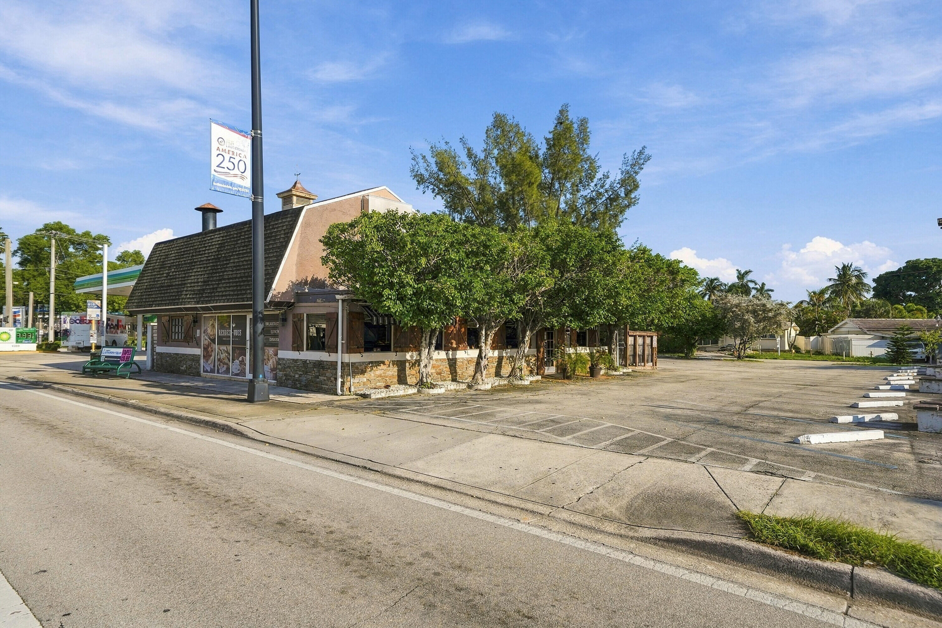 1576 E OAKLAND PARK Boulevard
