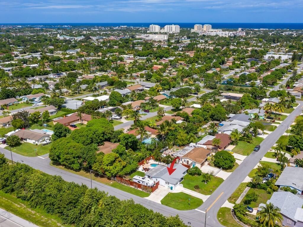 Photo of 429 SW 7th Avenue, Boynton Beach, FL 33435 (MLS # R10741344)