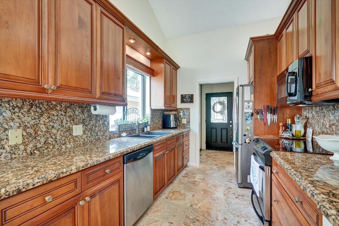 BLUFFS RIVER SINGLE FAMILY HOME ON THE PRESERVE - Residential