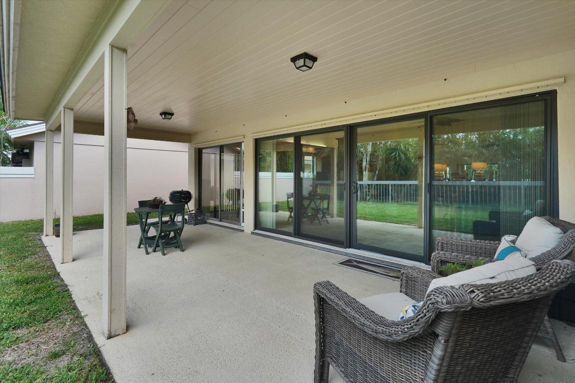 BLUFFS RIVER SINGLE FAMILY HOME ON THE PRESERVE - Residential