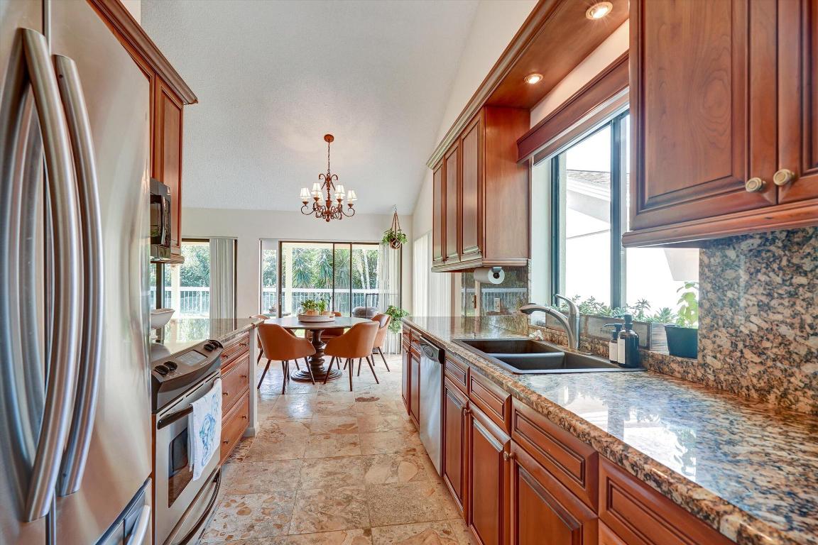 BLUFFS RIVER SINGLE FAMILY HOME ON THE PRESERVE - Residential