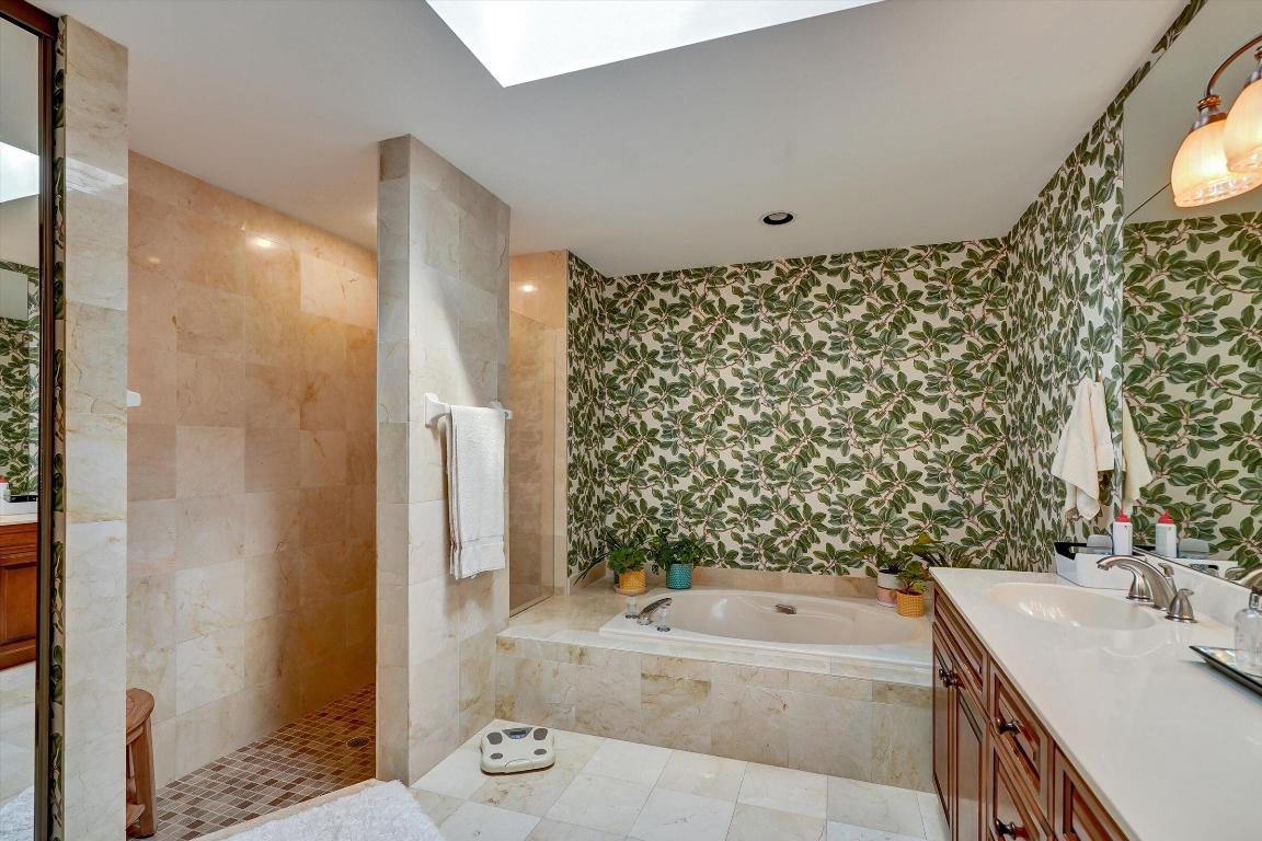 BLUFFS RIVER SINGLE FAMILY HOME ON THE PRESERVE - Residential