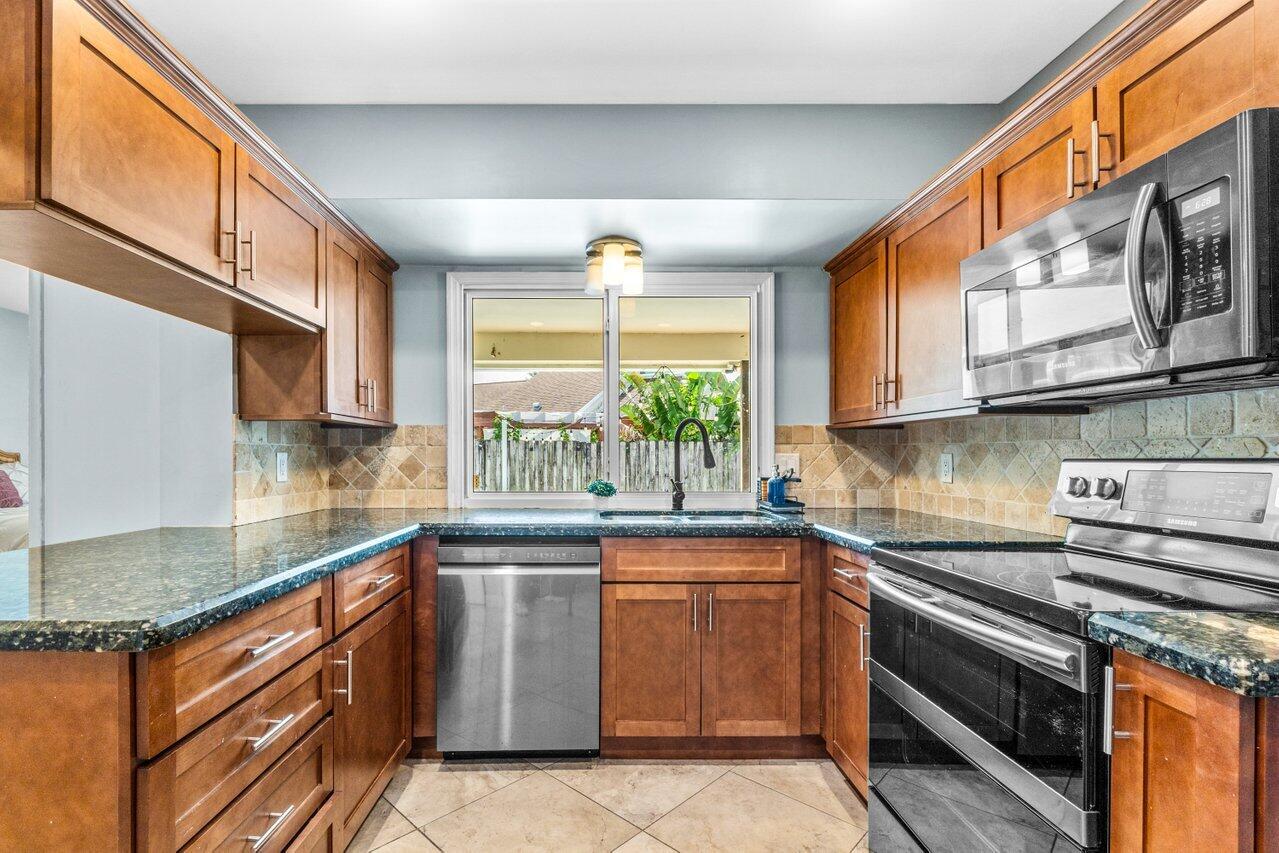 SOUTH SHORE 2 OF WELLINGTON - Residential Lease