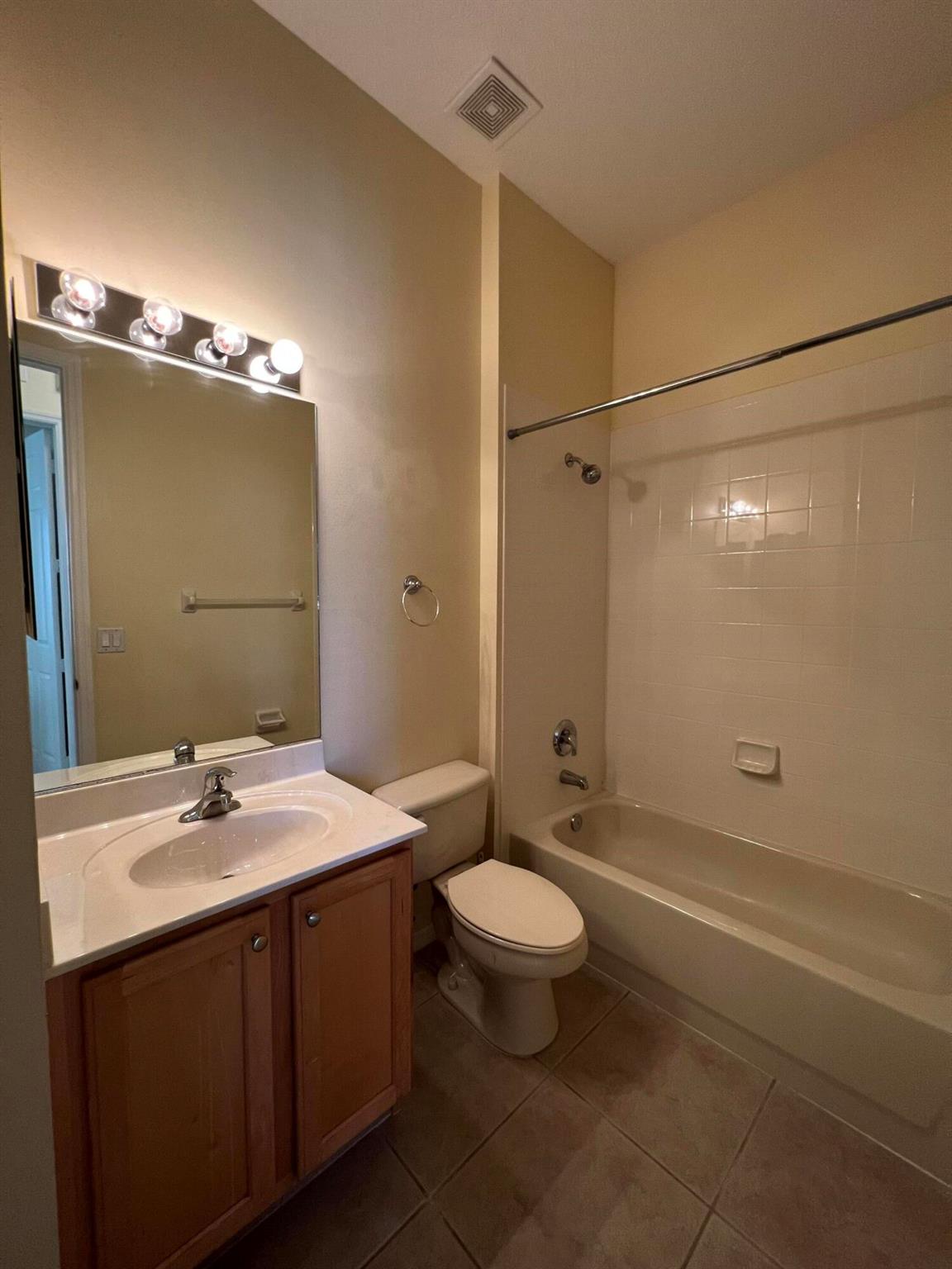 LAKEFOREST AT ST LUCIE WE - Residential Lease