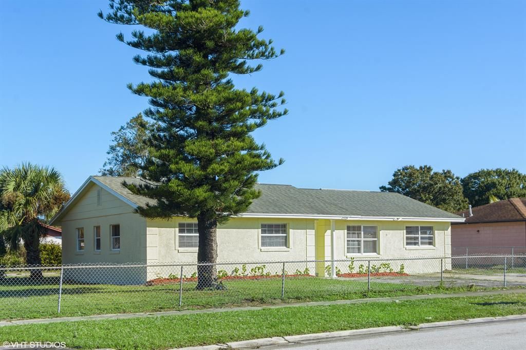 Photo of 2908 Kingsley Drive, Fort Pierce, FL 34946 (MLS # R10760665)