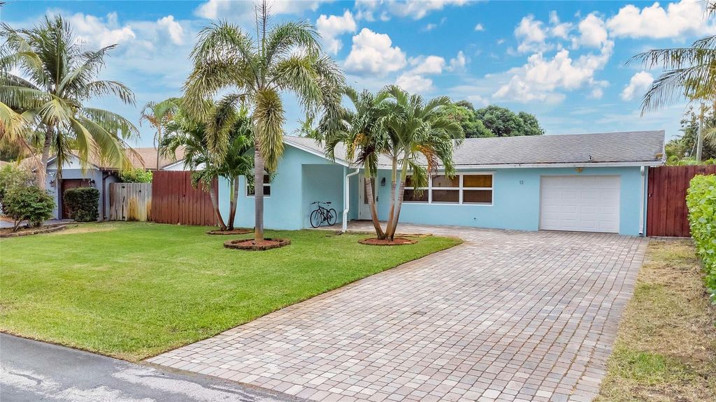 Photo of 132 SE 25th Avenue, Boynton Beach, FL 33435 (MLS # F10476054)