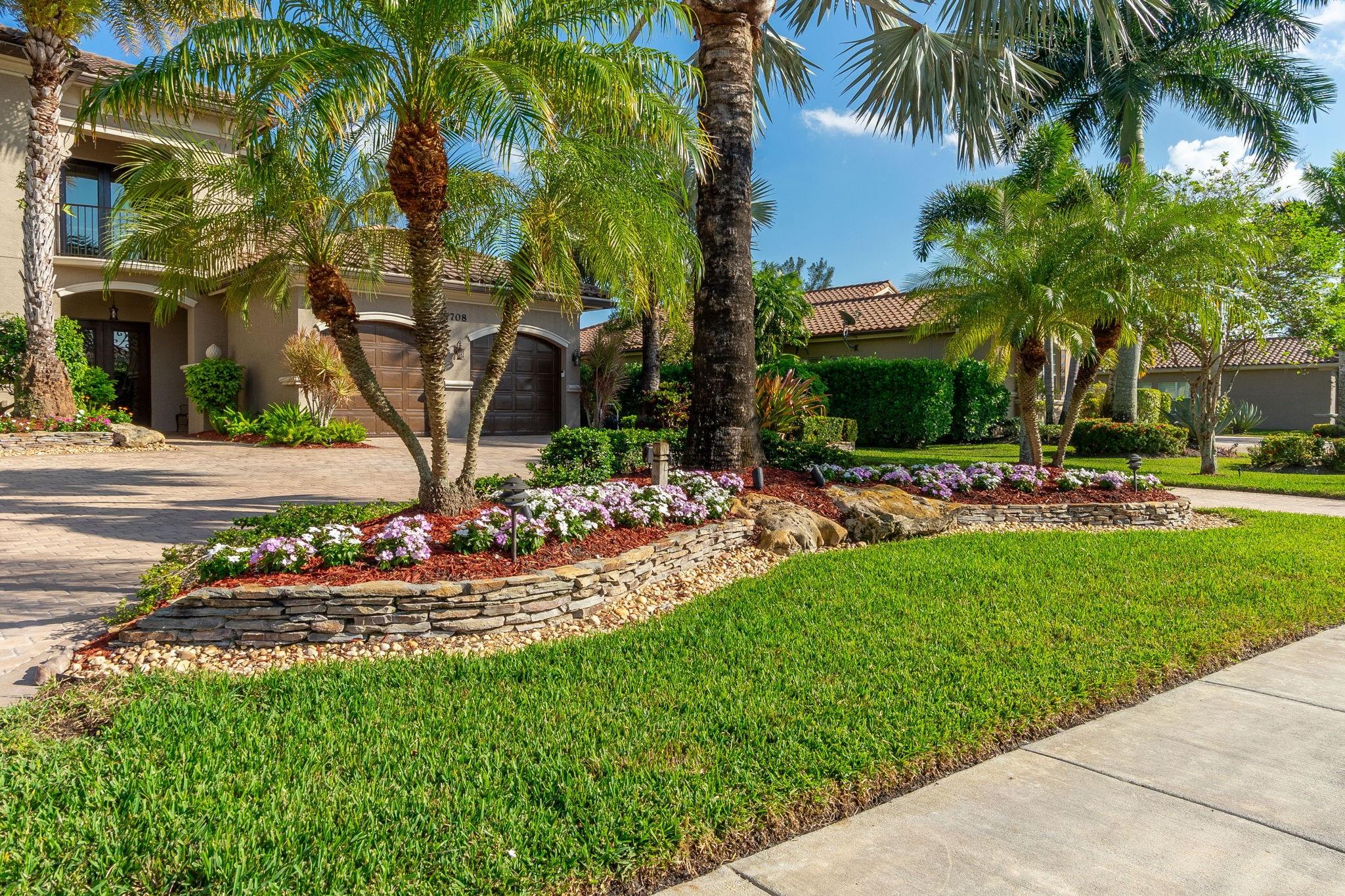 7708 Maywood Crest Dr