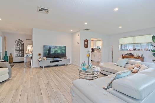 415 Pine Tree Court Unit 17