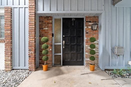 415 Pine Tree Court Unit 17