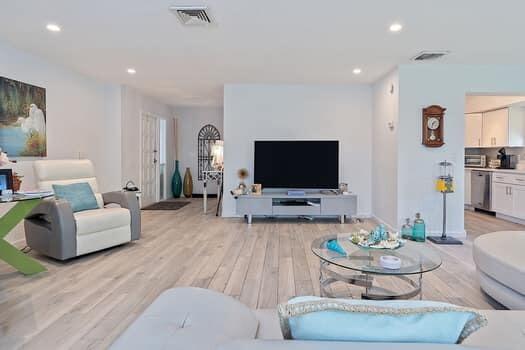415 Pine Tree Court Unit 17