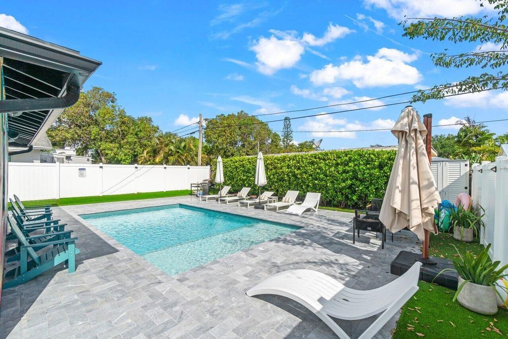 Photo of 217 NE 11th Street, Delray Beach, FL 33444 (MLS # B26005765)