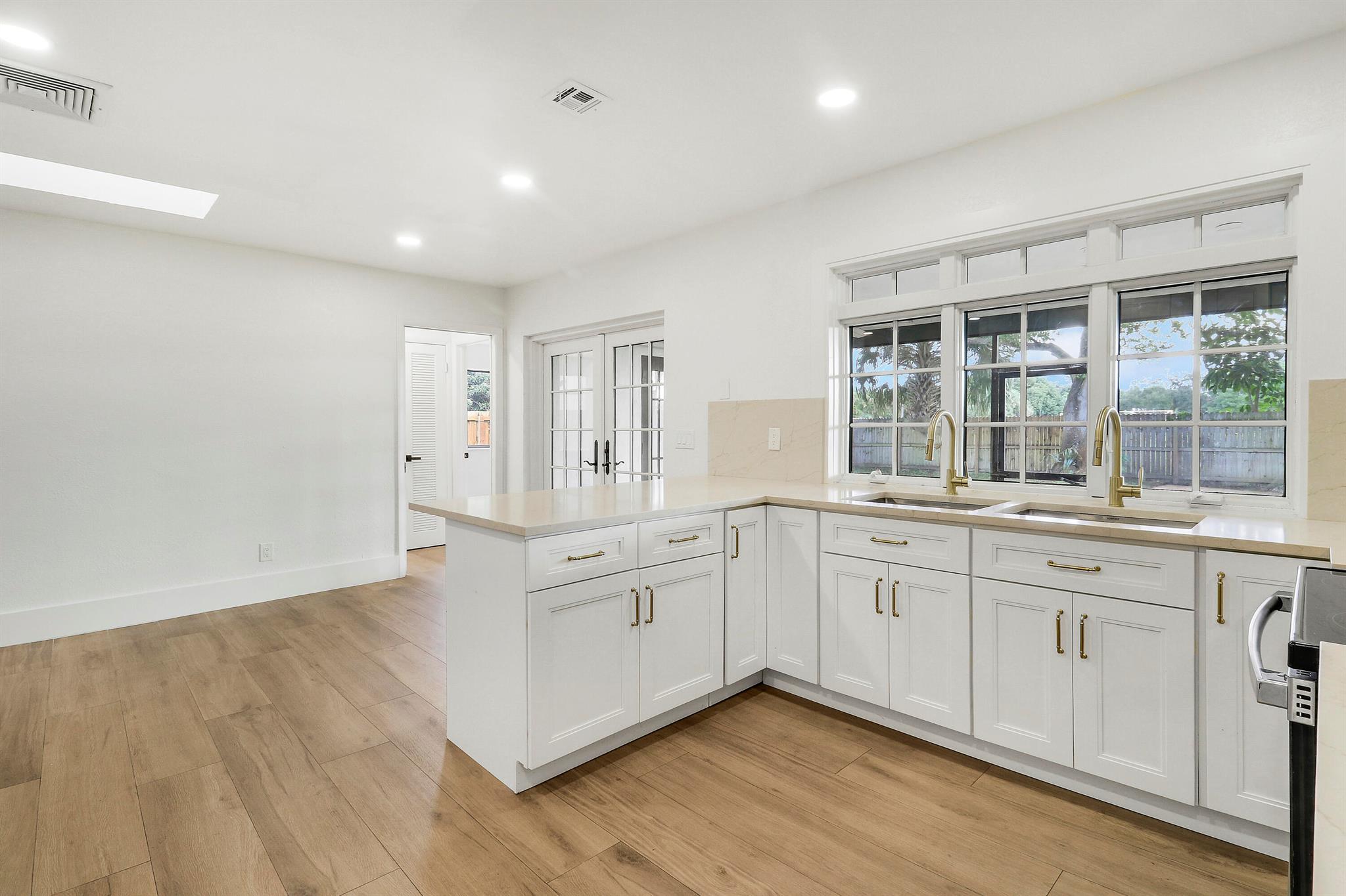 CROMWELL ESTATES II - Residential Lease