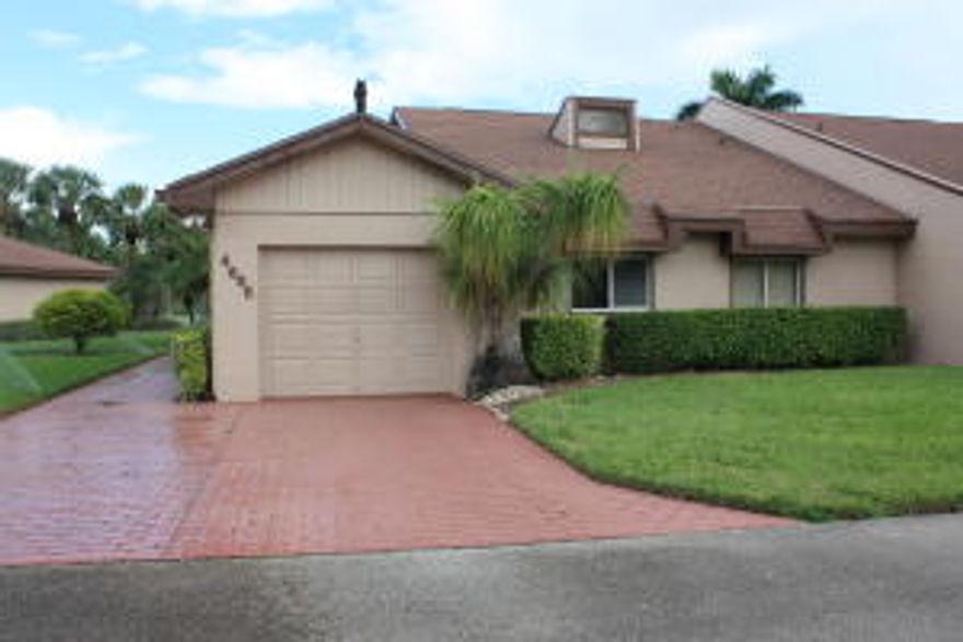 WELCOME TO THIS CENTRALLY LOCATED,4BEDROOM,3.5 BATHROOM, OPEN AND AIRY FULLY EXPANDED VILLA WITH MAGNIFICENT GOLF COURS VIEWS.  LOCATED NEAR THE MAIN CLUBHOUSE AND POOL FOR CONVENIENT COUNTRY CLUB AND FAMILY LIVING. FEATURING TIMELESS DESIGNER MARBLE AND PENNY TILE FLOORS,FURNITURE,ARTWORK, CUSTOM LIGHTING AND BUILT INS. FINISHED ATTIC FOR STORAGE,ENCLOSED FLORIDA ROOM AND OUTDOOR PATIO. MANDATORY COUNTRY CLUB MEMBERSHIP 700 CREDIT SCORE REQUIRED. MOTIVATED SELLERS. BRING OFFERS