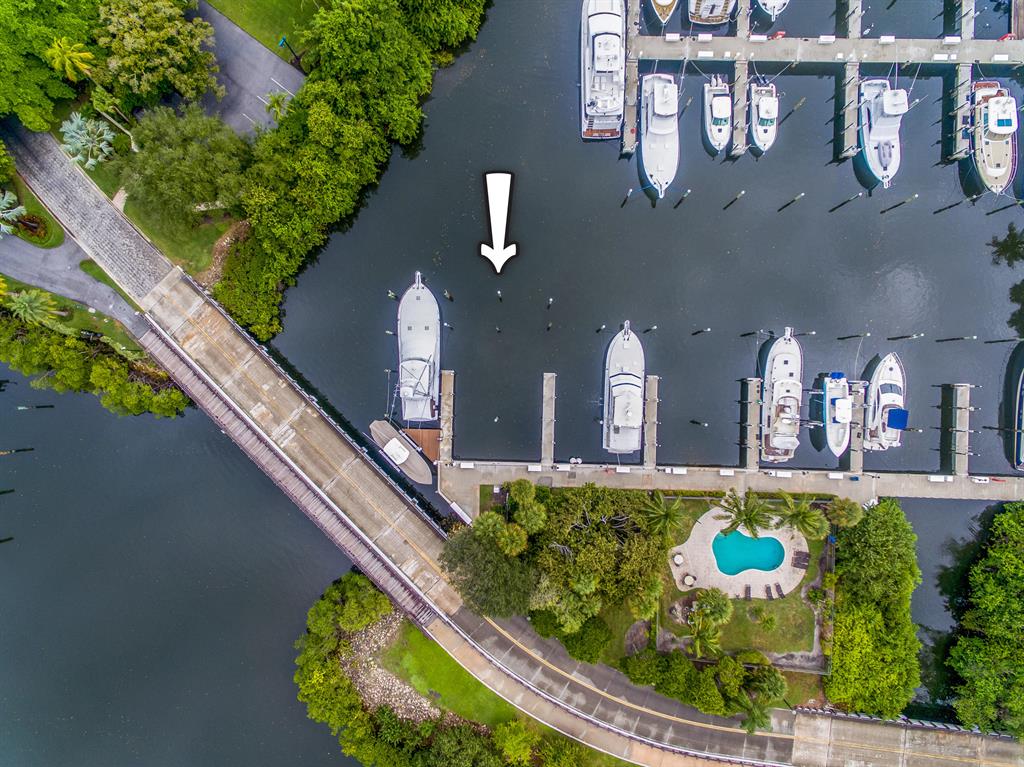 Jonathan's Landing Marina Condo - Land