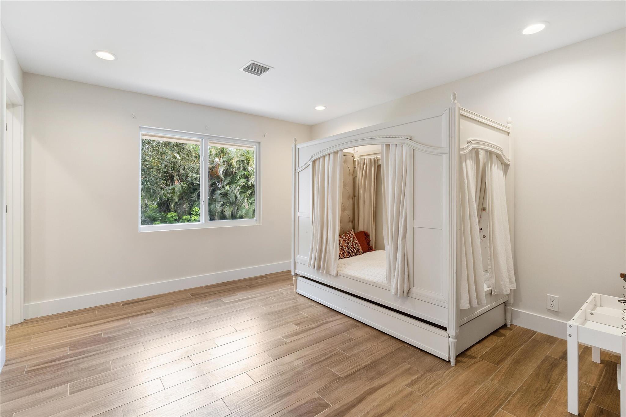 WOODFIELD HUNT CLUB II - Residential