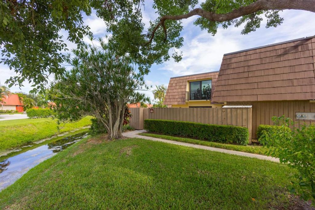 Photo of 818 8th Court, Palm Beach Gardens, FL 33410 (MLS # R11086511)