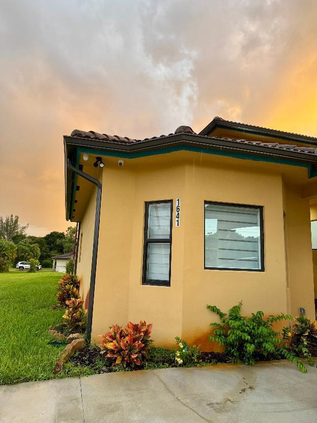 1641 NW 114th Avenue