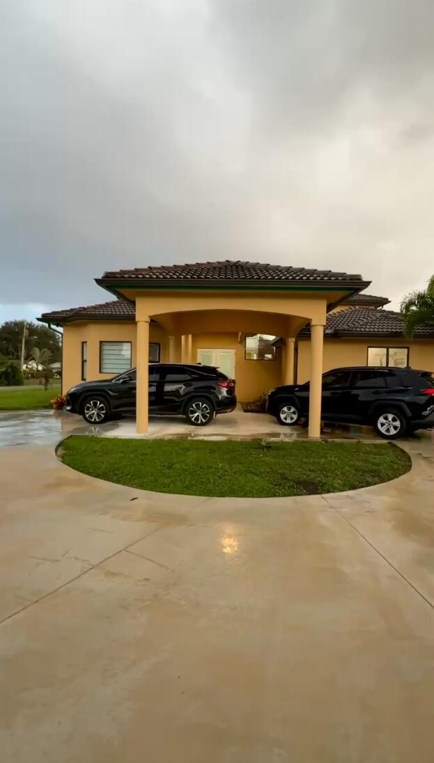 1641 NW 114th Avenue