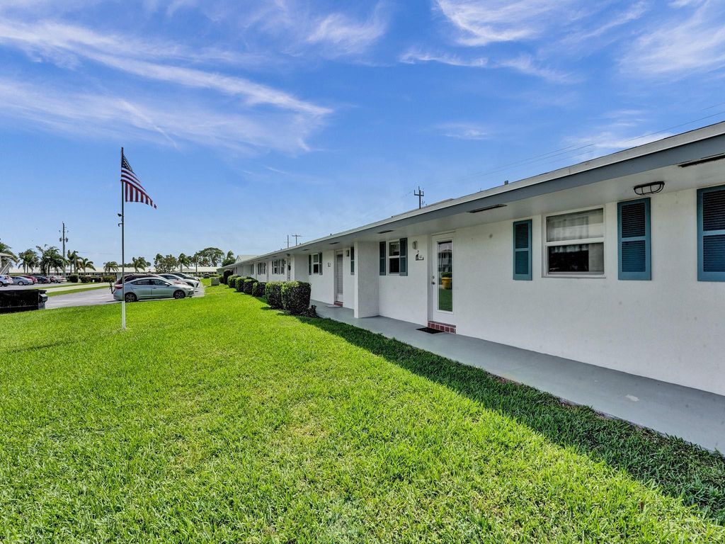 Photo of 1119 Lake Terrace #111, Boynton Beach, FL 33426 (MLS # F10430860)