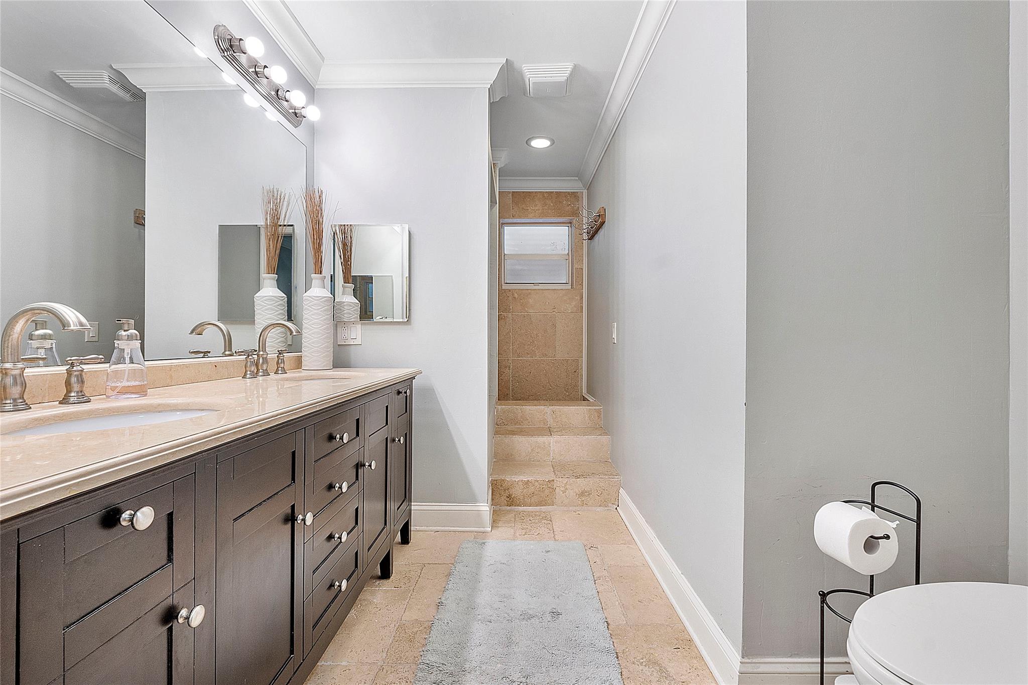 Hollywood Hills 6-22 B - Residential