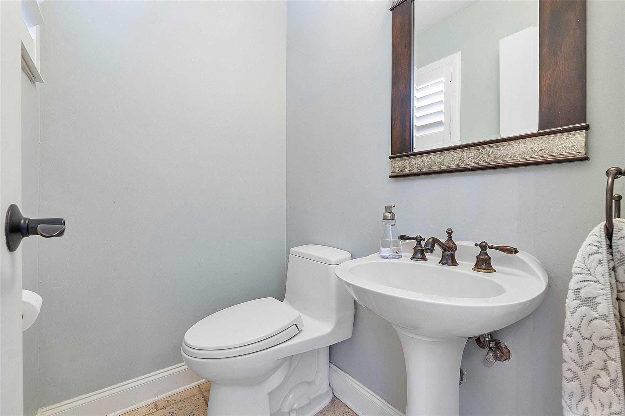 Hollywood Hills 6-22 B - Residential