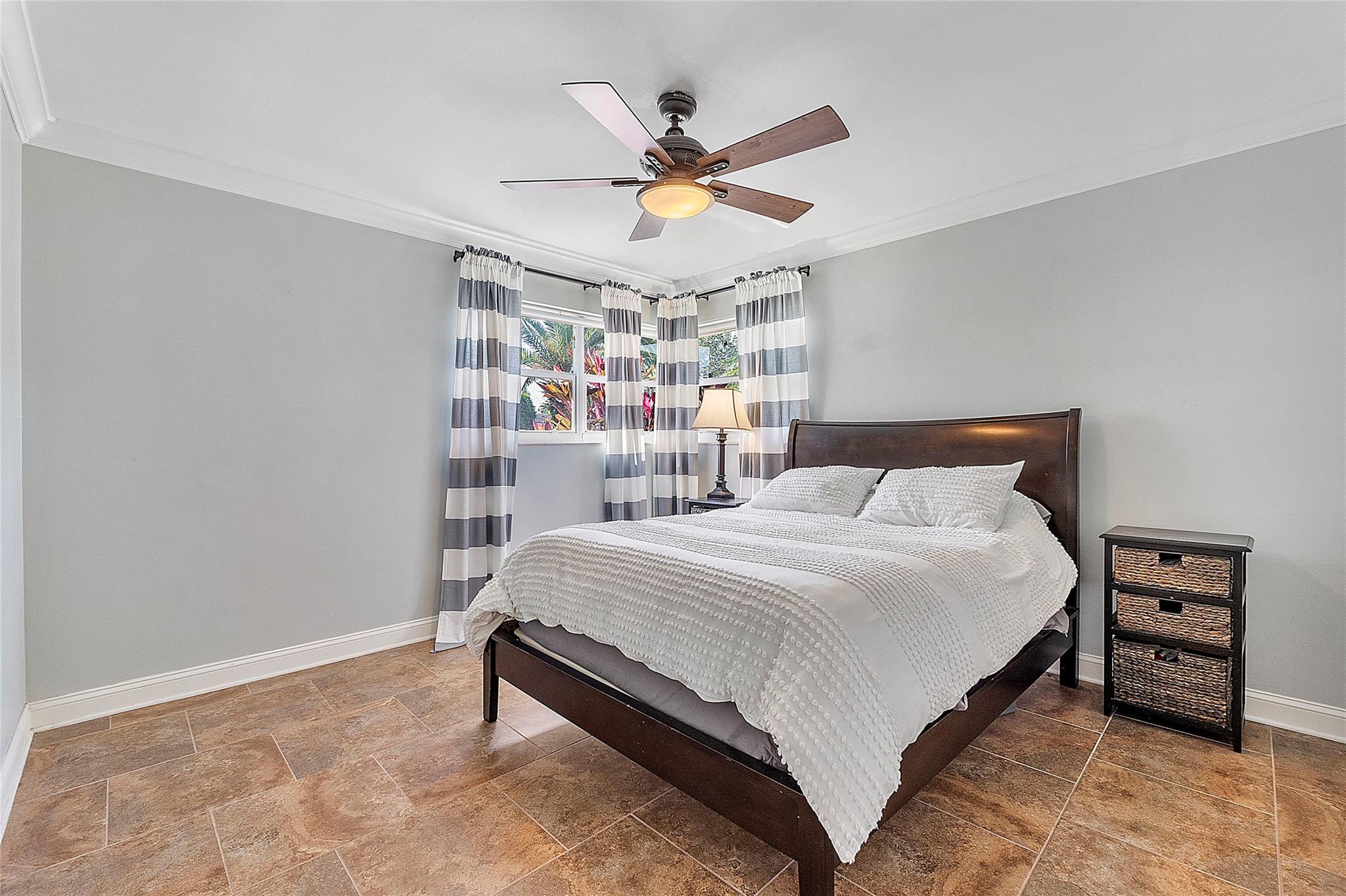 Hollywood Hills 6-22 B - Residential