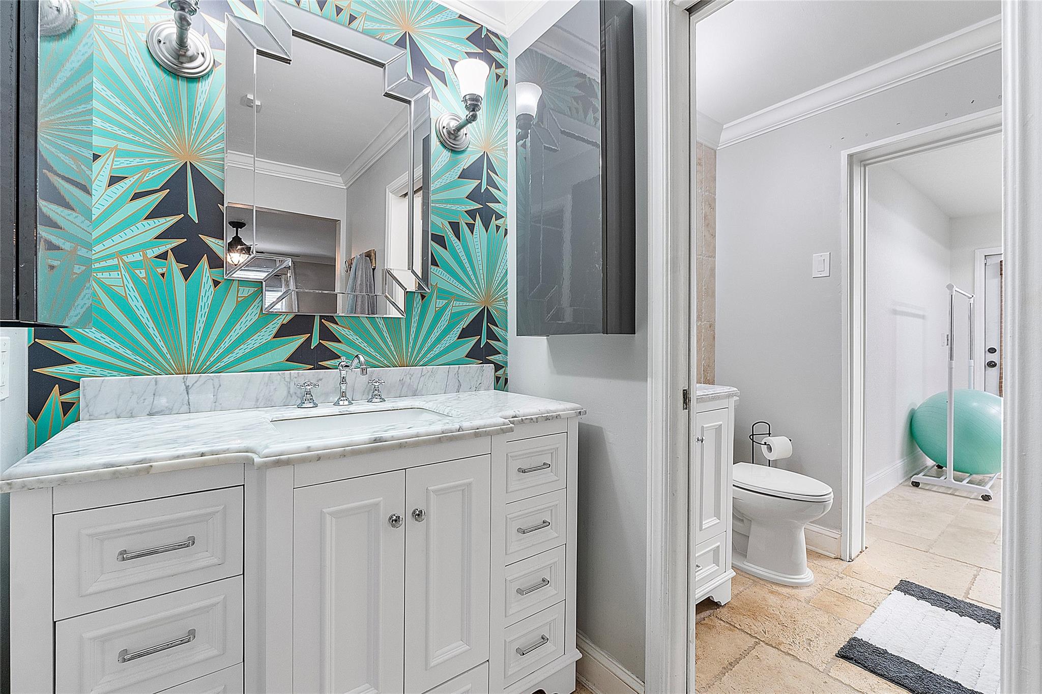 Hollywood Hills 6-22 B - Residential