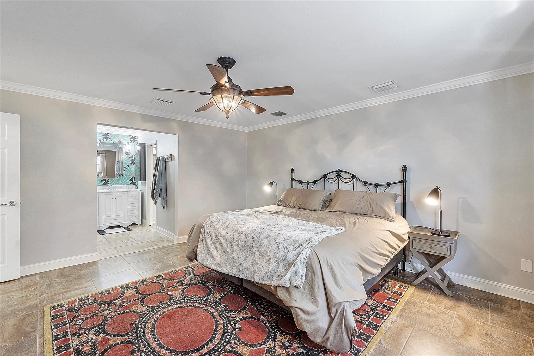 Hollywood Hills 6-22 B - Residential