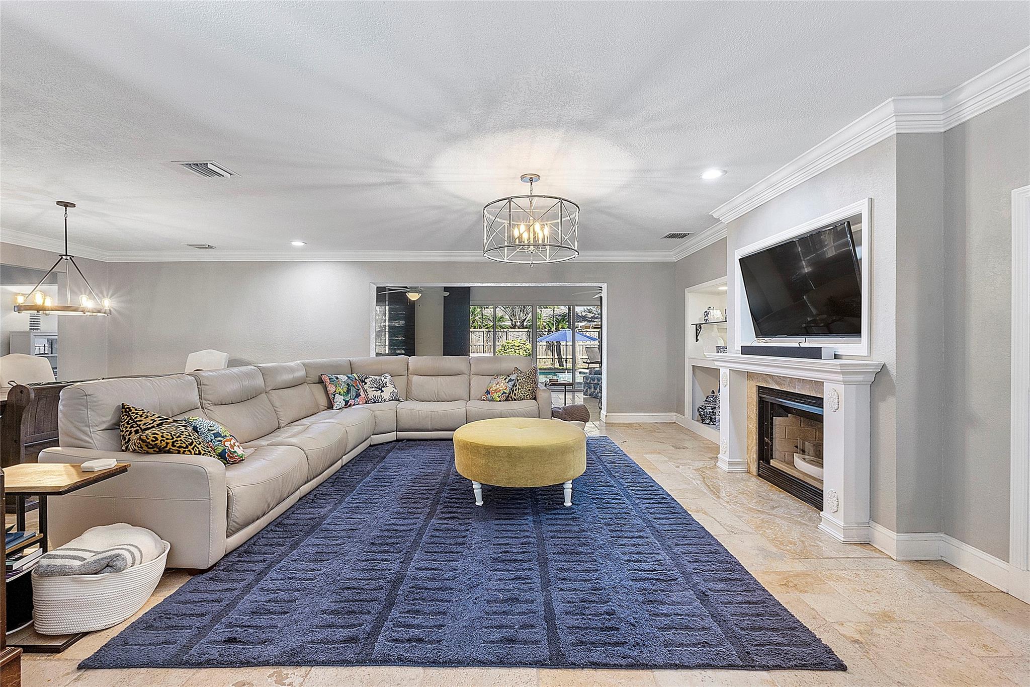 Hollywood Hills 6-22 B - Residential