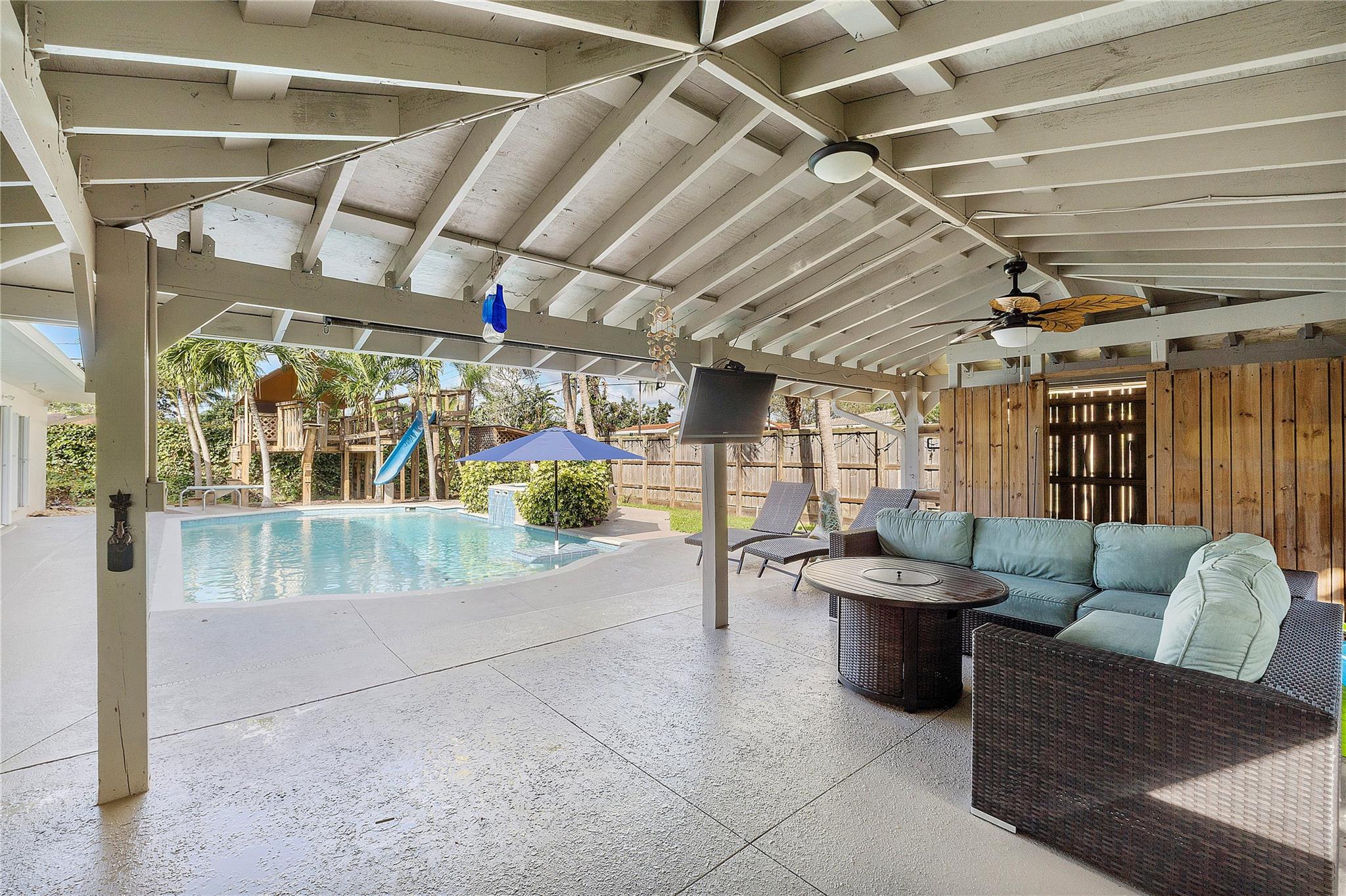 Hollywood Hills 6-22 B - Residential