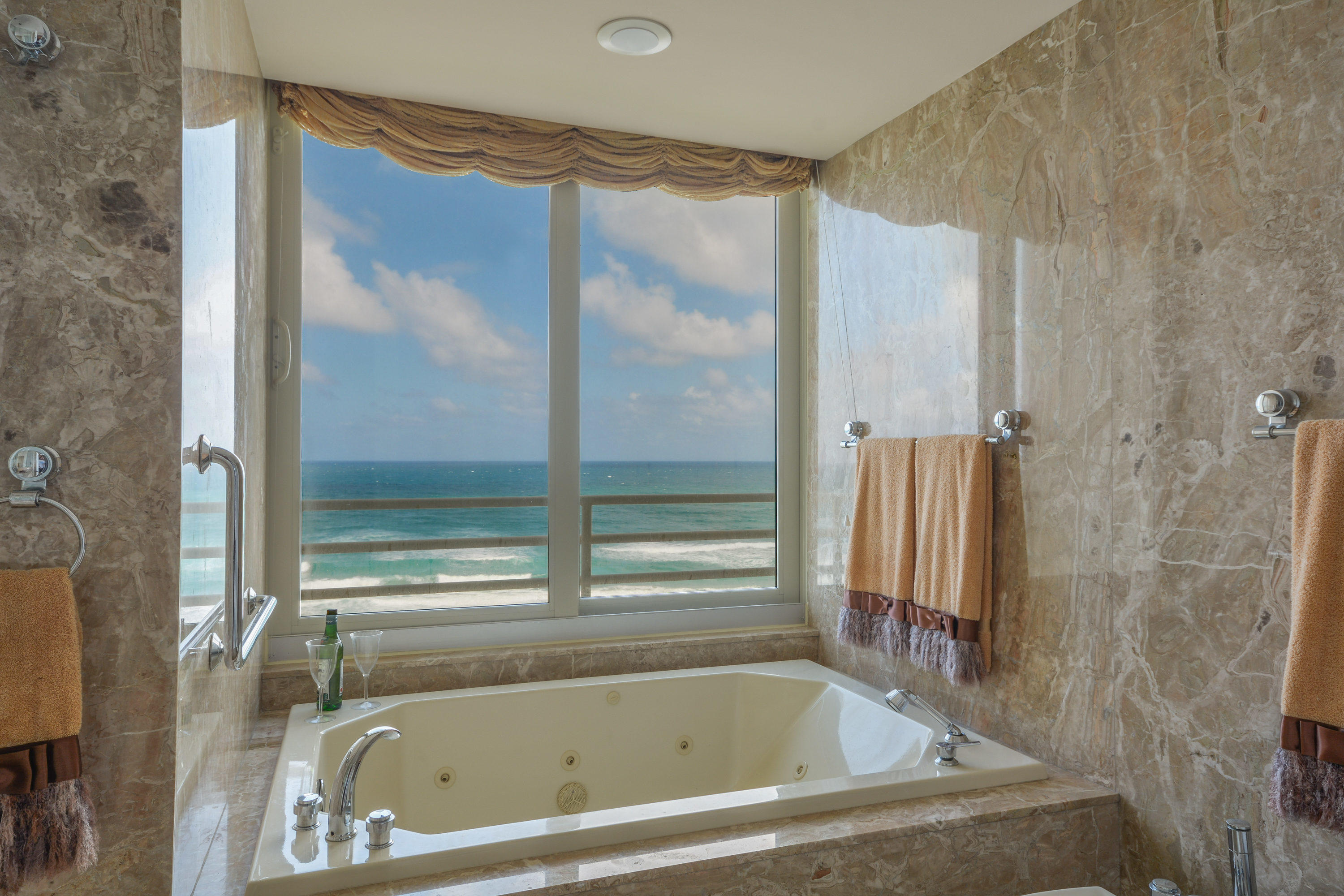 PRESIDENTIAL PLACE - Residential