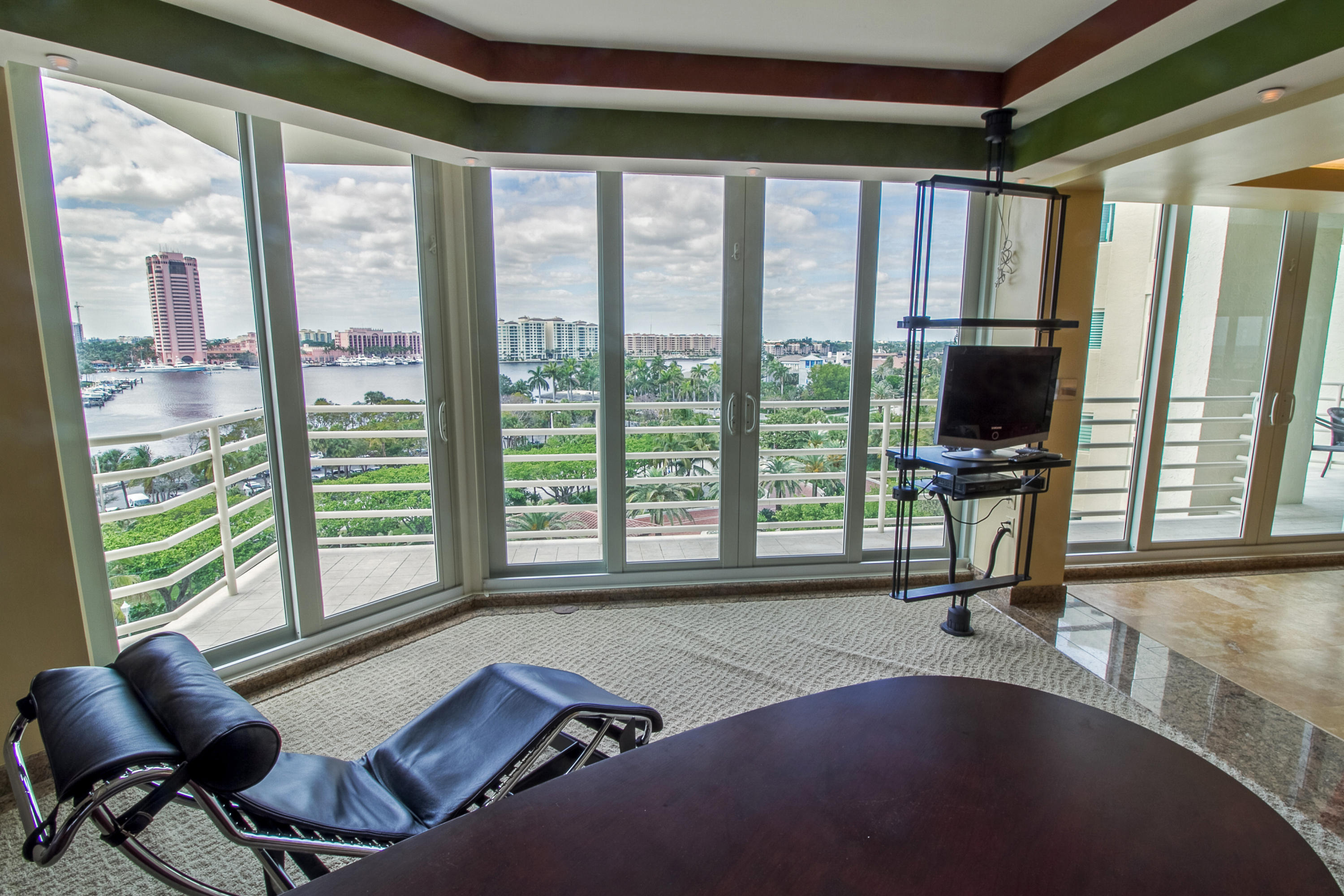 PRESIDENTIAL PLACE - Residential