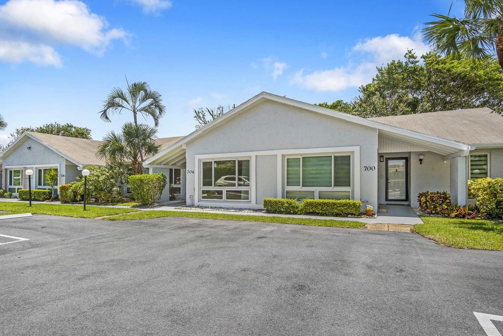 Photo of 704 Lago Road, Delray Beach, FL 33445 (MLS # R11111419)