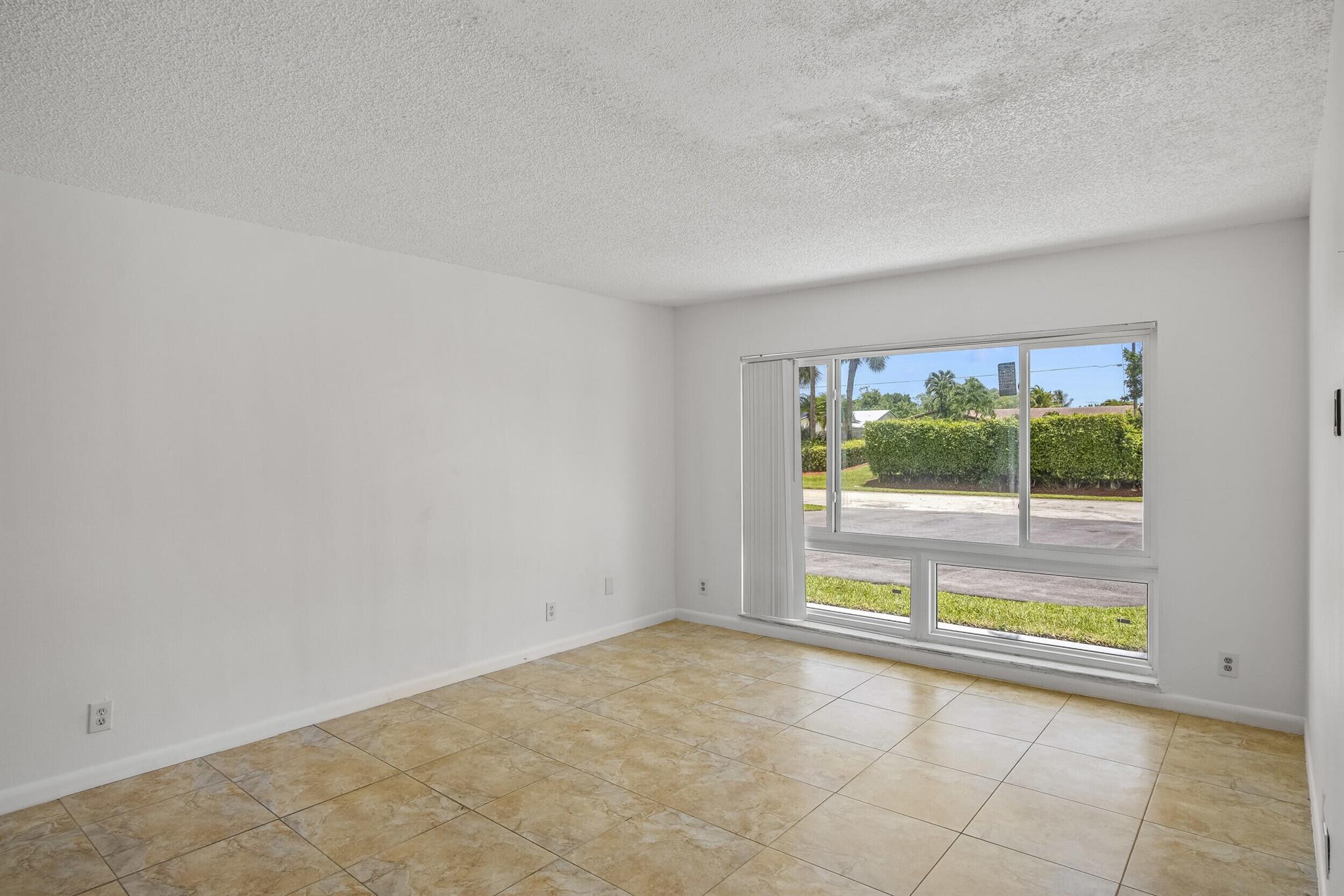 704 Lago Road