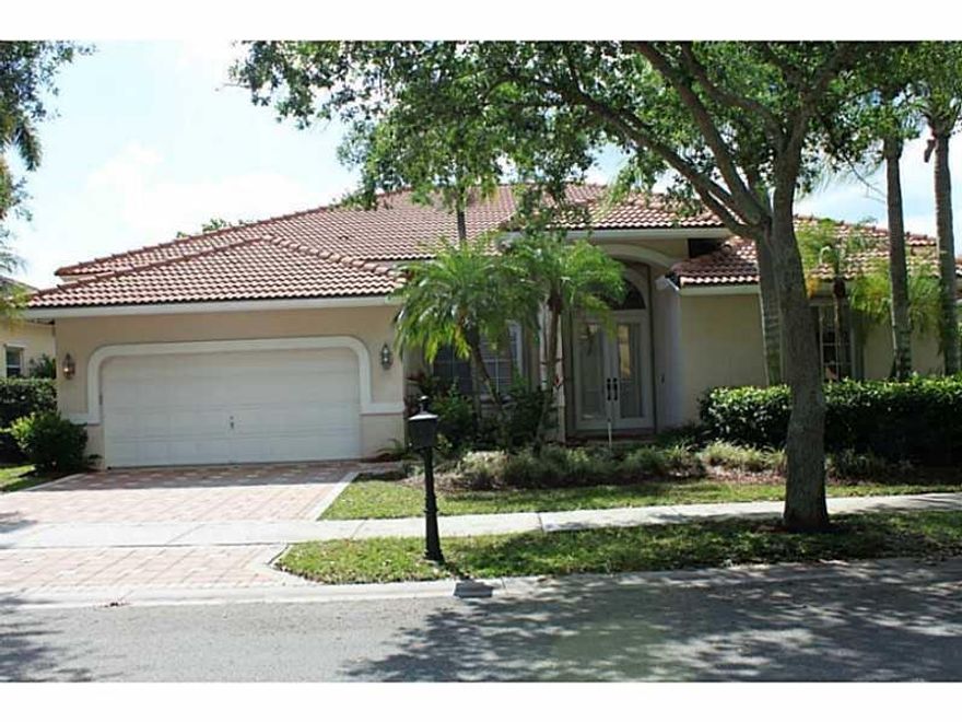 AMAZING 1 STORY POOL HOME. SPLIT FLOOR PLAN. RECENTLY REMODELED KITCHEN, NEW WOOD FLOORS IN BEDROOMS. BEAUTIFUL POOL AREA AND COVERED PATIO FOR ENTERTAINING. ACCORDION SHUTTERS. IN THE HEART OF WESTON, CLOSE TO EVERYTHING.