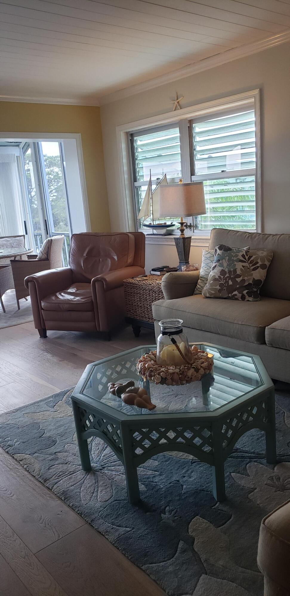 HUTCHINSON HOUSE CONDO - Residential Lease