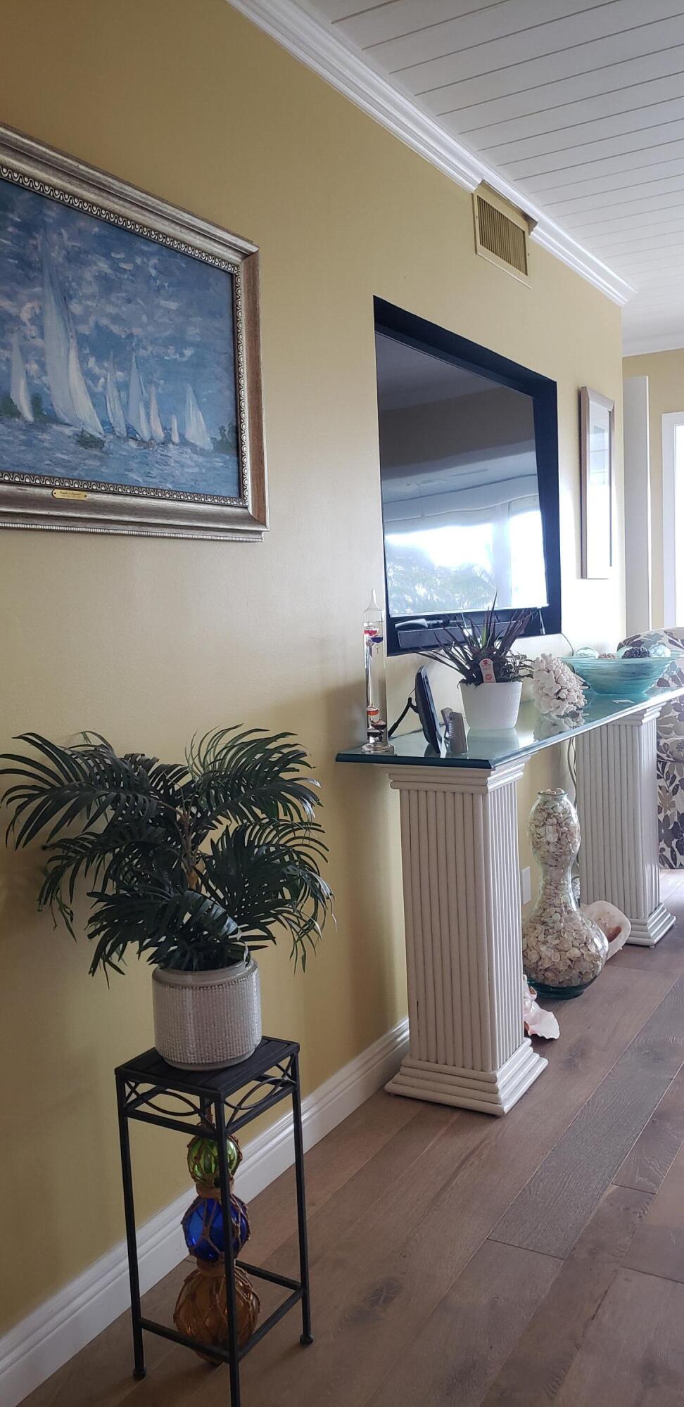 HUTCHINSON HOUSE CONDO - Residential Lease