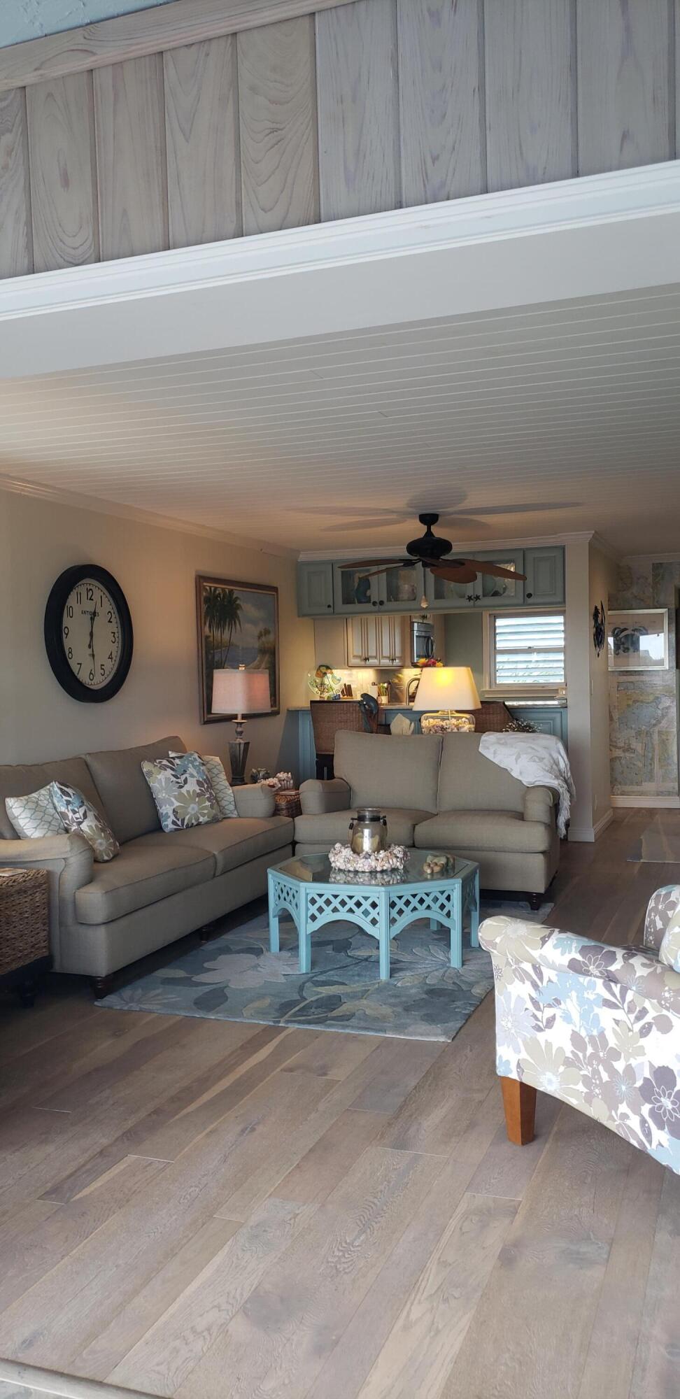 HUTCHINSON HOUSE CONDO - Residential Lease