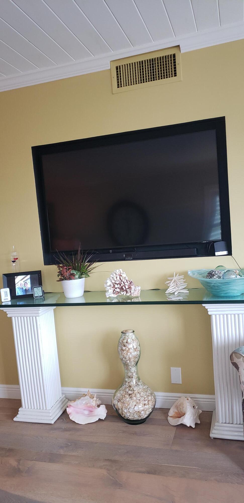 HUTCHINSON HOUSE CONDO - Residential Lease