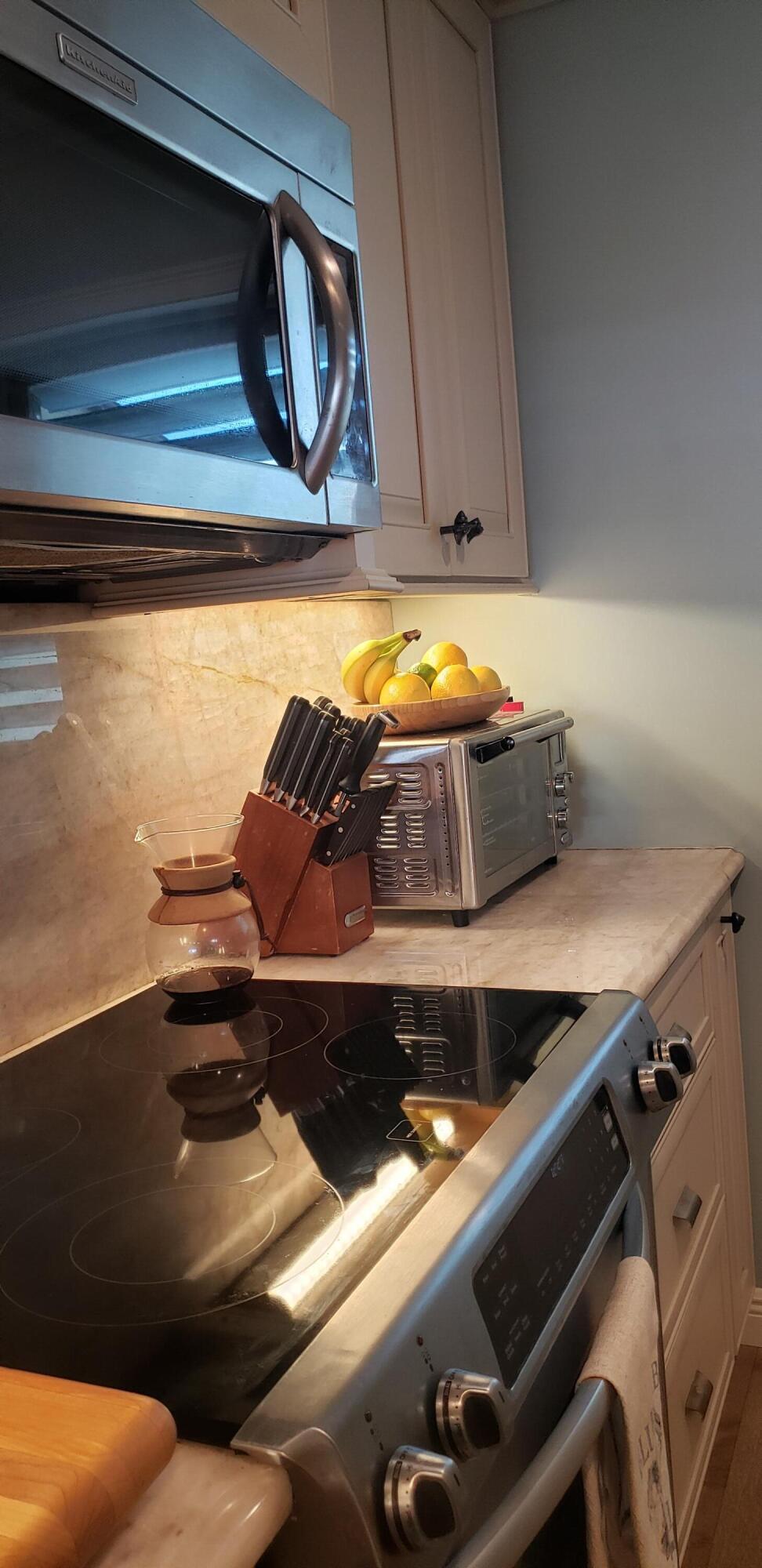 HUTCHINSON HOUSE CONDO - Residential Lease