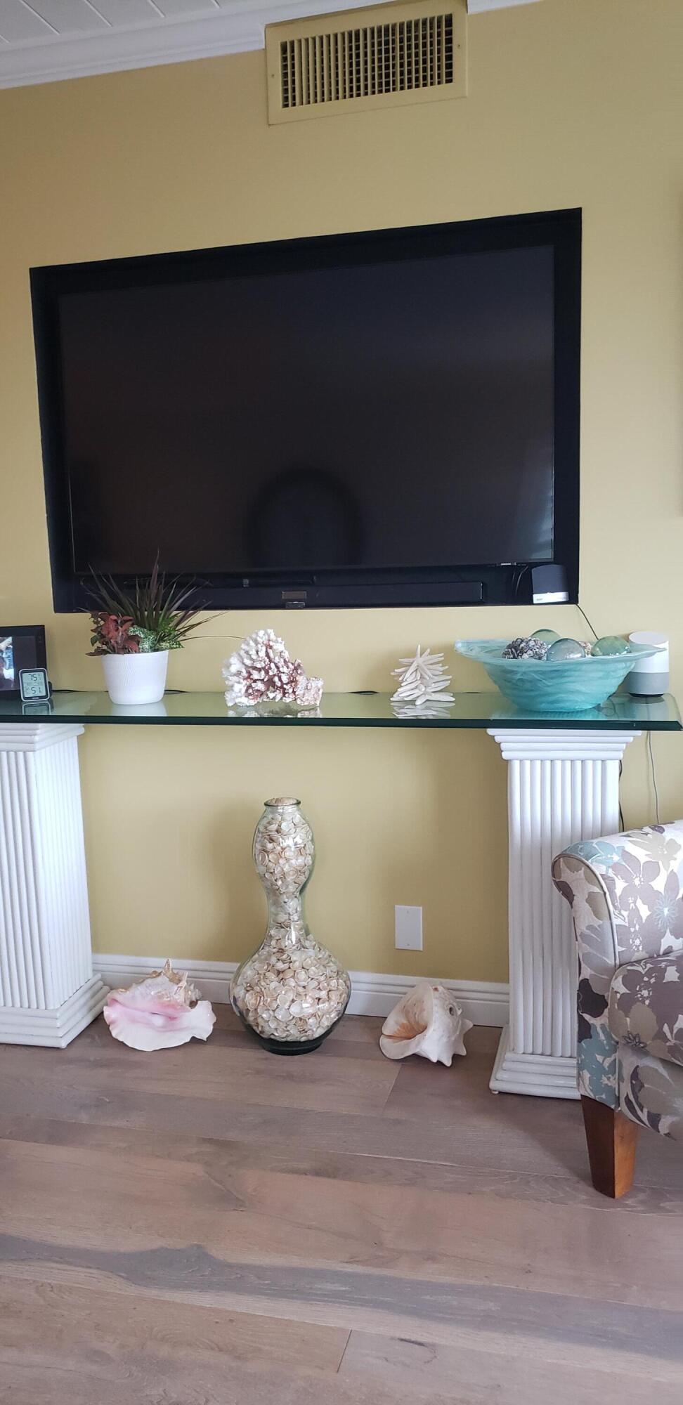 HUTCHINSON HOUSE CONDO - Residential Lease