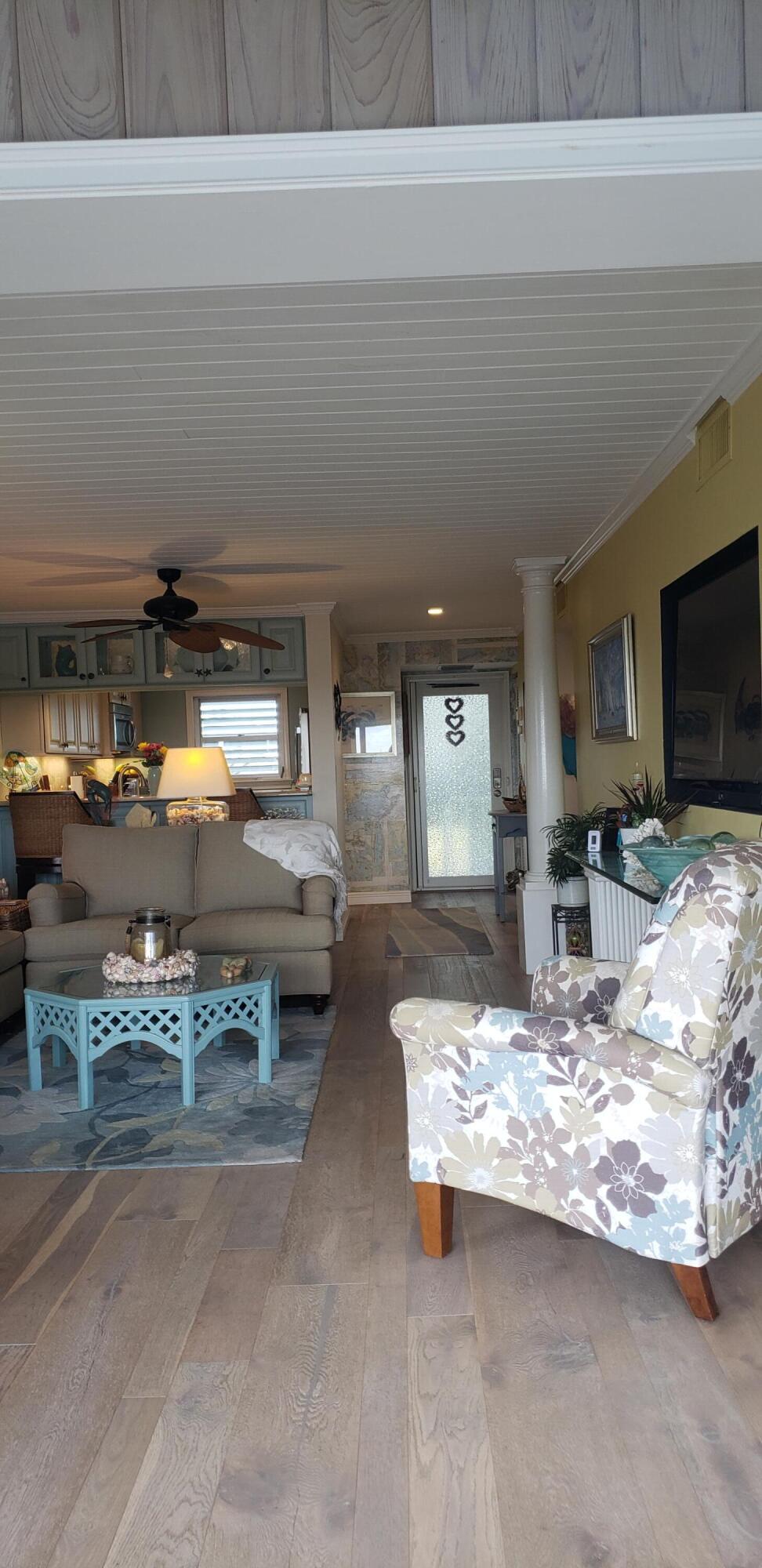 HUTCHINSON HOUSE CONDO - Residential Lease