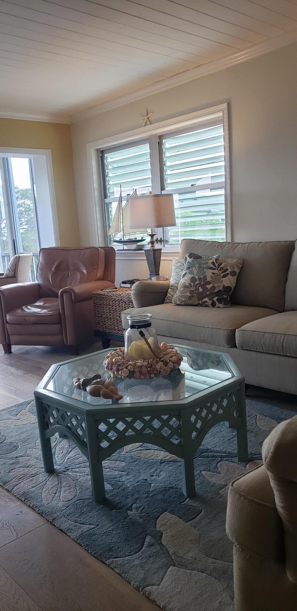 HUTCHINSON HOUSE CONDO - Residential Lease