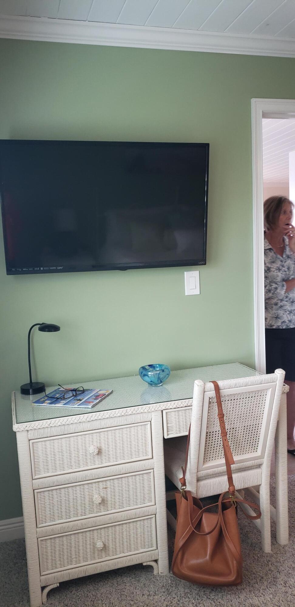 HUTCHINSON HOUSE CONDO - Residential Lease