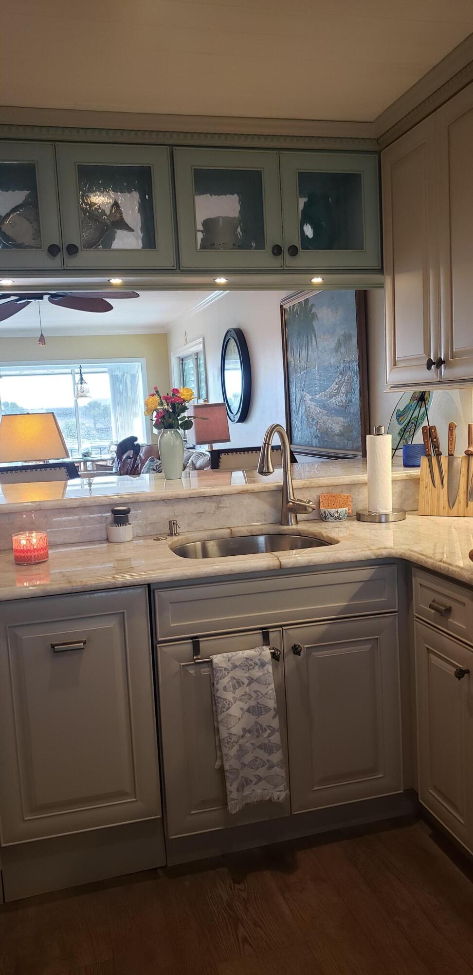 HUTCHINSON HOUSE CONDO - Residential Lease