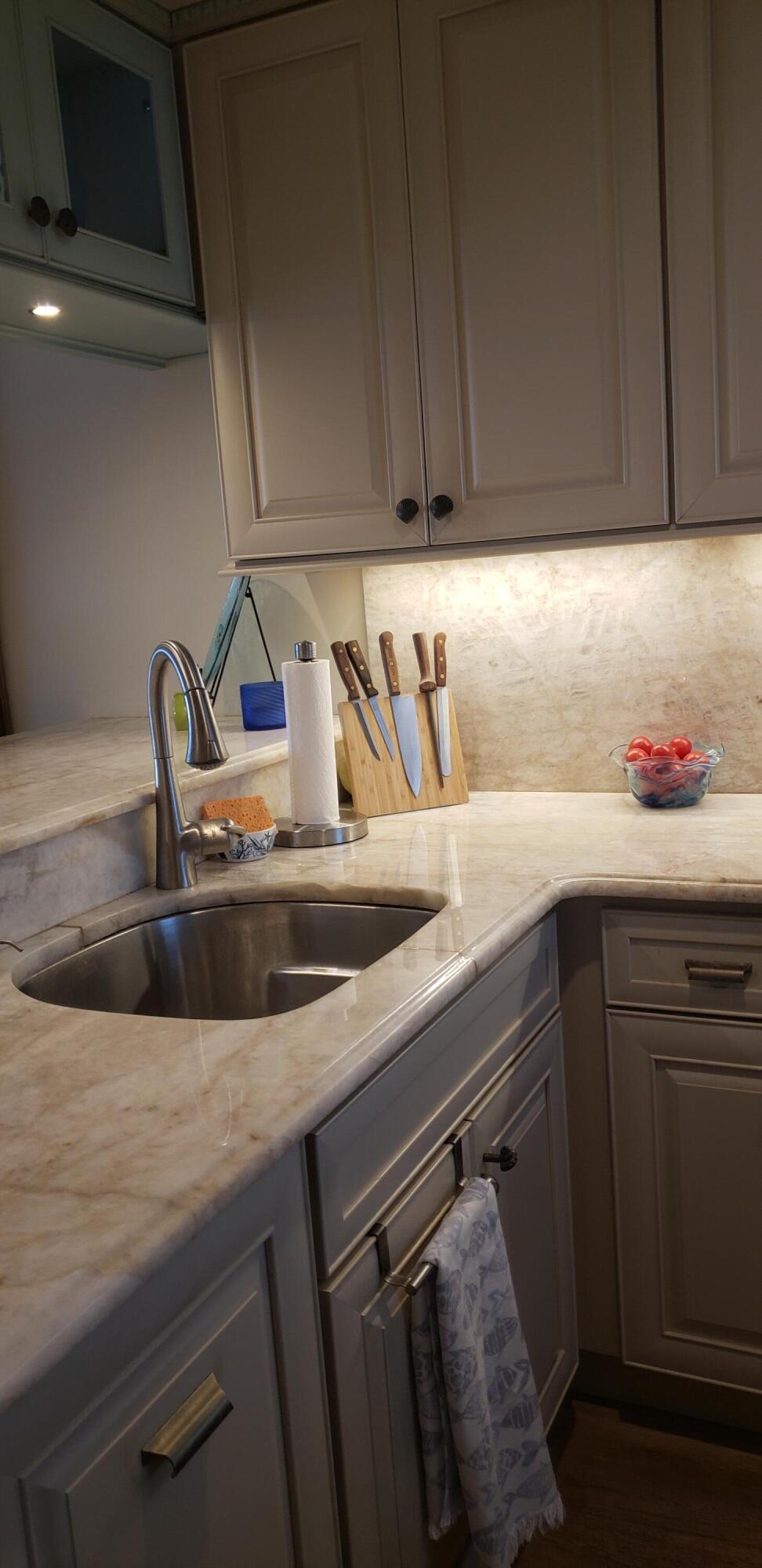 HUTCHINSON HOUSE CONDO - Residential Lease